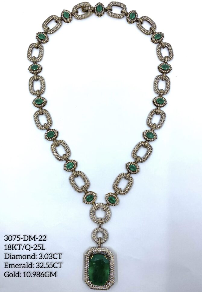 3075 DM 22 Diamond Emerald Gold Necklace
