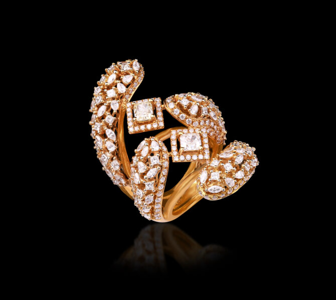 113-Taj Serpant Diamond Ring