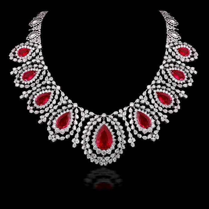Necklaces & Pendants